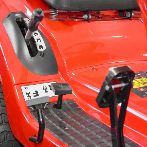 Trator Corta Relvas Hecht 5927 B&S 20.5HP Hidrostático